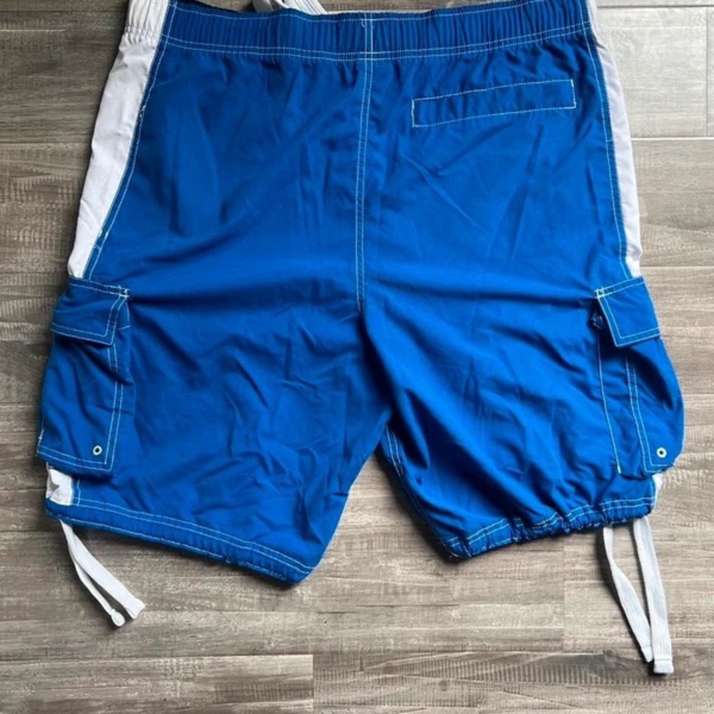 Nike Men’s Blue and White Cargo Swim Shorts - Picture 2 of 5